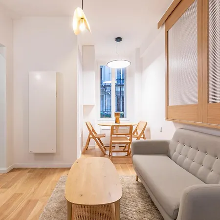 Place De Clichy Monmartre Apartment Paris