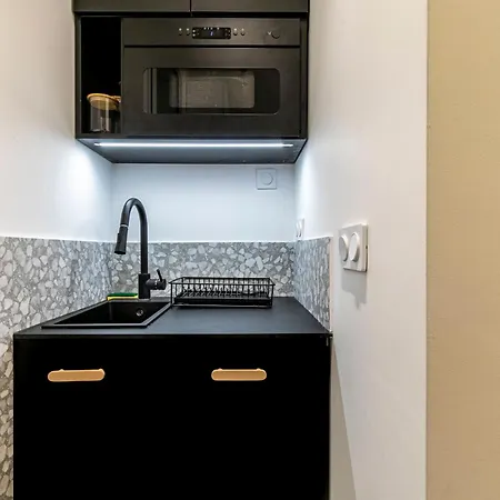 Apartment Place De Clichy Monmartre