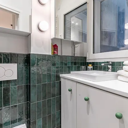 Apartment Place De Clichy Monmartre